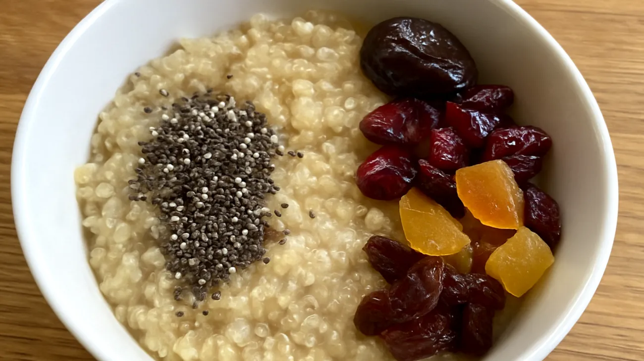 Porridge di quinoa con semi di chia e frutta secca"