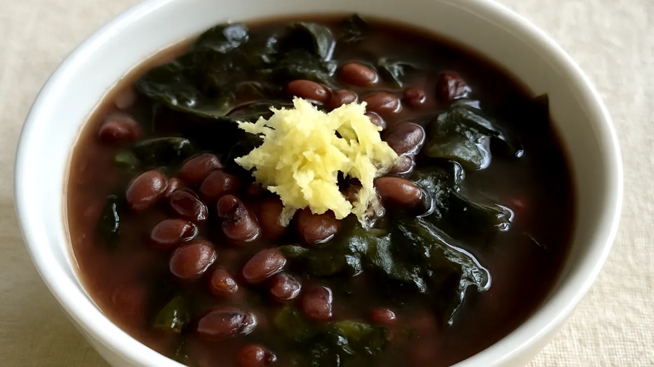 Zuppa di azuki rossi con alga wakame e zenzero"